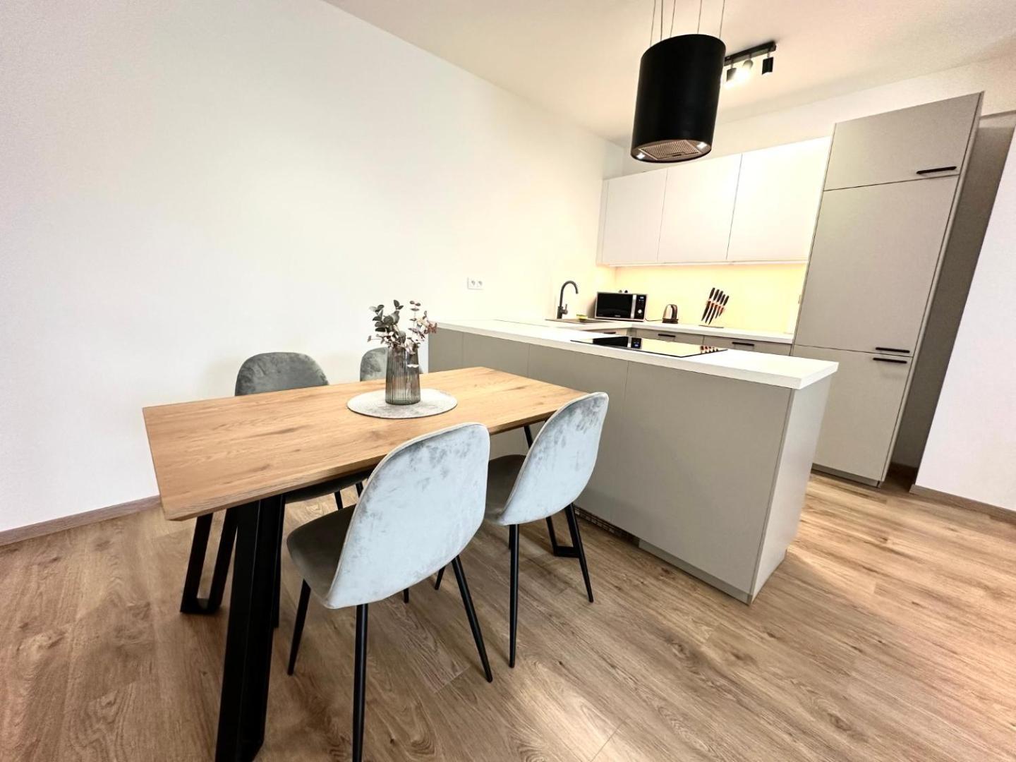 2 Room Apartment, New Building, Balcony, 208 Rovinka Exteriér fotografie